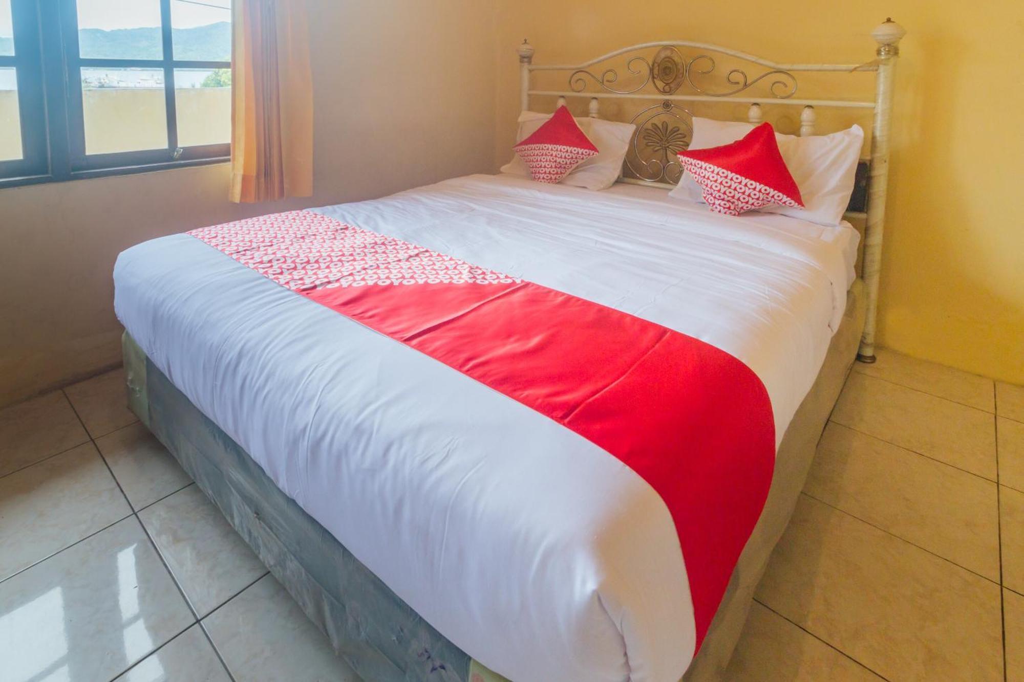 Oyo 2269 Hotel Astika Ambon Esterno foto