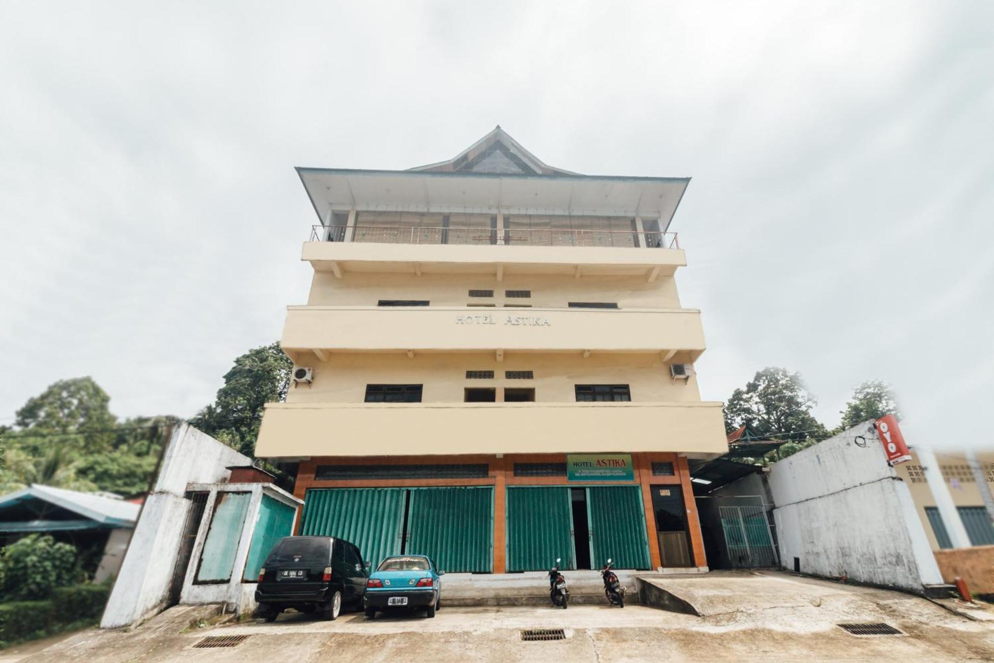 Oyo 2269 Hotel Astika Ambon Esterno foto