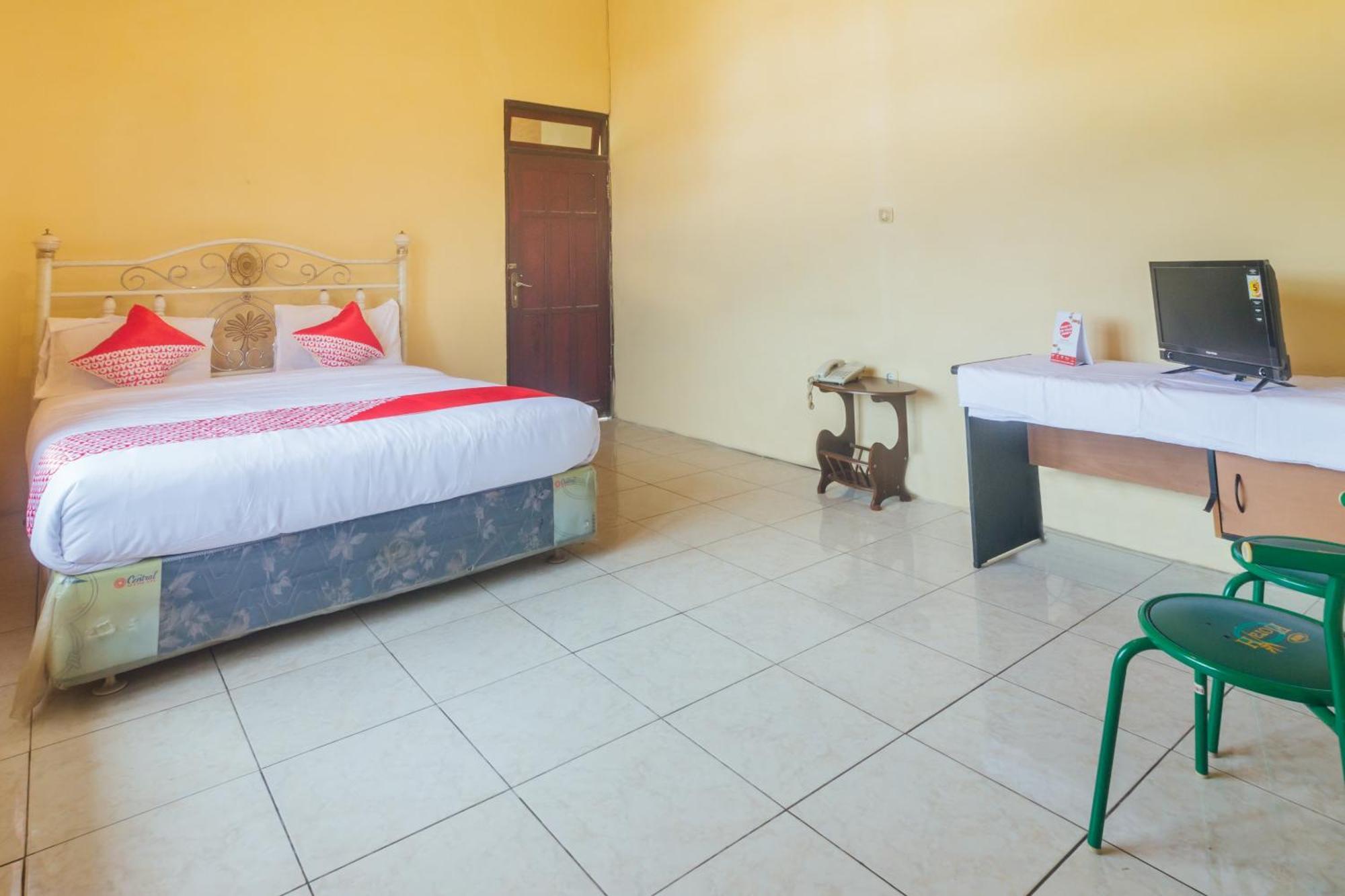 Oyo 2269 Hotel Astika Ambon Esterno foto